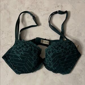NWT Chantelle Elegant Lace Underwire Bra in Teal